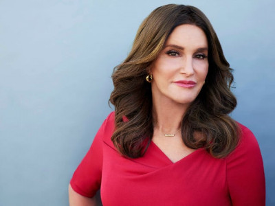 caitlyn jenner may de transition to bruce jenner