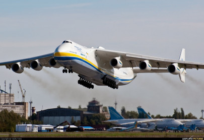 world s largest aircraft takes rare flight world s largest aircraft takes rare flight