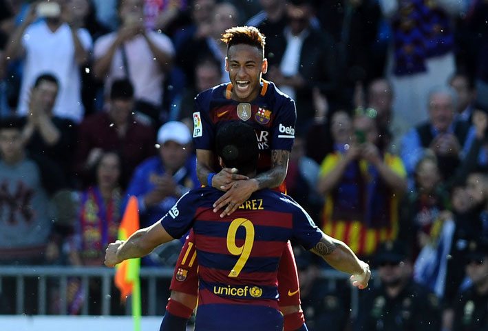 barcelona 039 s uruguayan forward luis suarez r celebrates with barcelona 039 s brazilian forward neymar after scoring during the spanish league football match granada cf vs fc barcelona at nuevo los carmenes stadium in granada on may 14 2016 photo afp