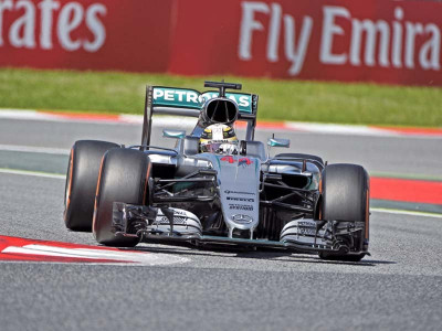 spanish grand prix hamilton outpaces rosberg in qualifying
