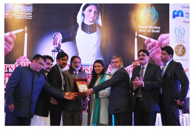 aseefa bhutto was honored with a shield on international nursing day by pakistan nursing forum photo nni