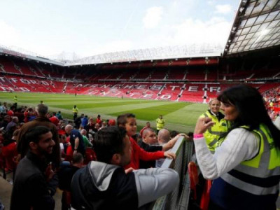 dummy bomb fiasco sparks old trafford evacuation