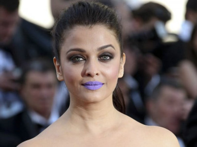 aishwarya s purple lips spark ridicule on twitter aishwarya s purple lips spark ridicule on twitter