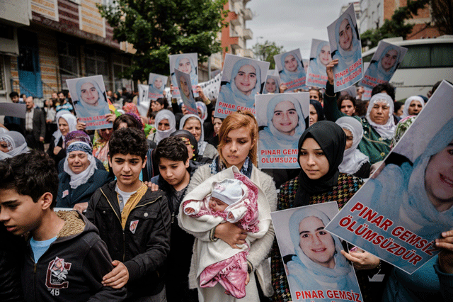 people take part in a march for the funeral of pinar gemsiz a woman killed in her home during the weekend in clashes between leftist protesters and turkish police on may 17 2016 at the gazi district in istanbul photo afp