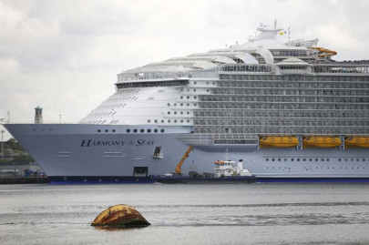15 pictures that will make you want to travel on the world s largest cruise ship