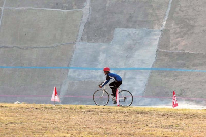pakistan cycling two tyred to keep on track pakistan cycling two tyred to keep on track