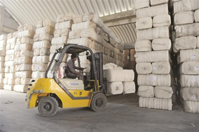 rejecting demand ban on cotton import from india opposed