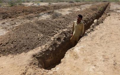 karachi readies graves hospitals as mercury rises karachi readies graves hospitals as mercury rises