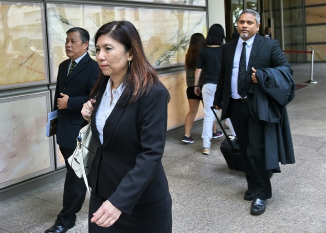 defence lawyers jeannette chong aruldoss front and alfred dodwell right for malaysia 039 s kho jabing leave singapore 039 s supreme court on may 20 2016 photo afp