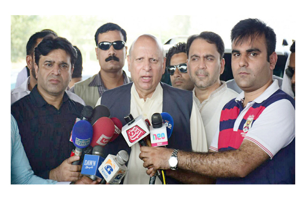 pakistan tehreek i insaf pti leader chaudhry sarwar speaking to journalists at thokar niaz beg while proceeding to faisalabad photo nni