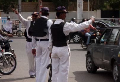 traffic cops thrash two motorcyclists in rawalpindi traffic cops thrash two motorcyclists in rawalpindi