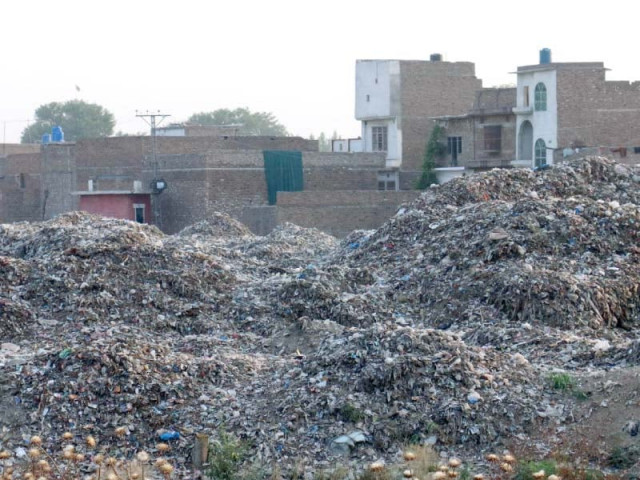 a view of the garbage dump in kachra colony photo muhammad iqbal express a view of the garbage dump in kachra colony photo muhammad iqbal express