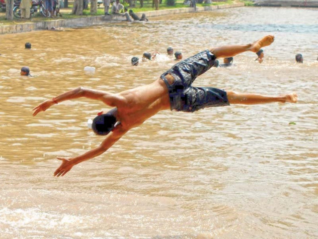a boy dives in a canal in faisalabad to escape scorching heat pakistan remained in the grip of a heatwave with temperatures soaring above 50 degree celsius at some places photo inp a boy dives in a canal in faisalabad to escape scorching heat pakistan remained in the grip of a heatwave with temperatures soaring above 50 degree celsius at some places photo inp