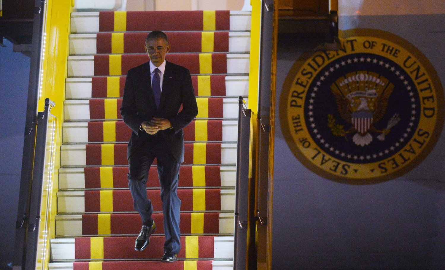 us president barack obama disembarks from airforce one after landing at noi bai international airport in hanoi on may 22 2016 us president barack obama landed in vietnam late sunday for a landmark visit capping two decades of rapprochement between the former wartime foes as both countries look to push trade and check beijing 039 s growing assertiveness in the south china sea photo afp