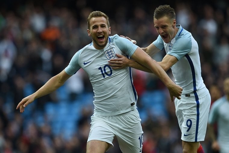 england 039 s striker harry kane l celebrates scoring his team 039 s first goal with england 039 s striker jamie vardy during the friendly football match between england and turkey at the etihad stadium in manchester north west england on may 22 2016 photo afp