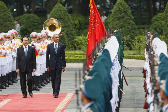 us president barack obama 2nd l walks with his vietnamese counterpart tran dai quang l as they review a guard of honour during a welcoming ceremony at the presidential palace in hanoi on may 23 2016 photo afp us president barack obama 2nd l walks with his vietnamese counterpart tran dai quang l as they review a guard of honour during a welcoming ceremony at the presidential palace in hanoi on may 23 2016 photo afp