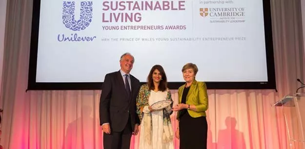 dr sara saeed collecting her award from paul polman ceo unilever and polly courtice director cambridge institute for sustainability leadership photo cisl cam ac uk dr sara saeed collecting her award from paul polman ceo unilever and polly courtice director cambridge institute for sustainability leadership photo cisl cam ac uk