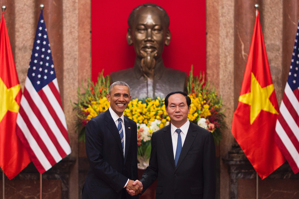 us president barack obama l shakes hands with vietnamese president tran dai quang during his visit to the presidential palace in hanoi on may 23 2016 obama was to meet communist vietnam 039 s senior leaders on may 23 kicking off a landmark visit that caps two decades of post war rapprochement as both countries look to push trade and check beijing 039 s growing assertiveness in the south china sea afp photo