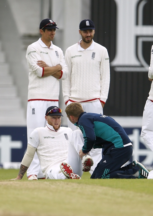 england 039 s ben stokes lies injured and receives medical treatment in first test against sri lanka at headingley   20 5 16 photo reuters