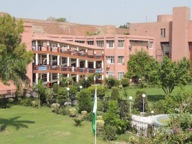 lady reading hospital photo lrh gov pk