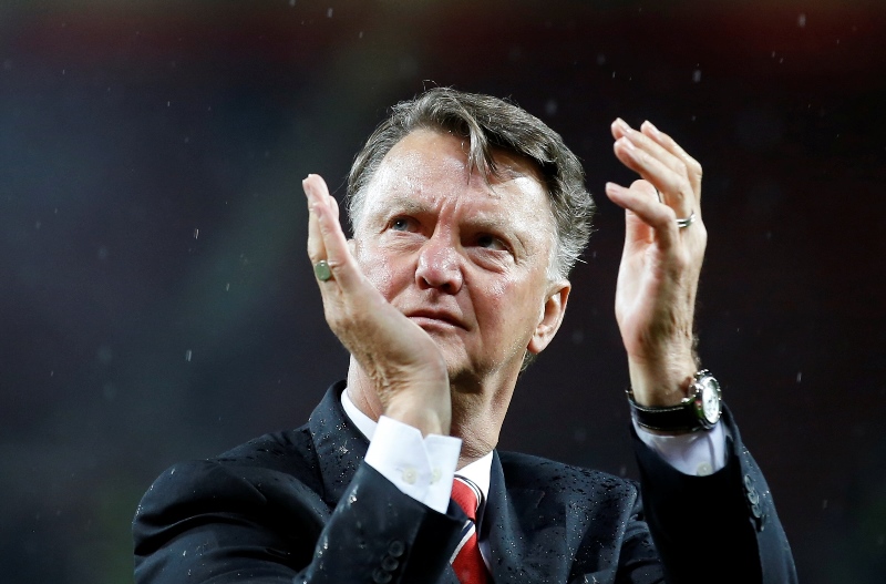 louis van gaal applauds fans during a lap of honour after the game photo reuters