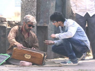 sonu nigam surprises boy who gave him money after his performance as homeless man sonu nigam surprises boy who gave him money after his performance as homeless man