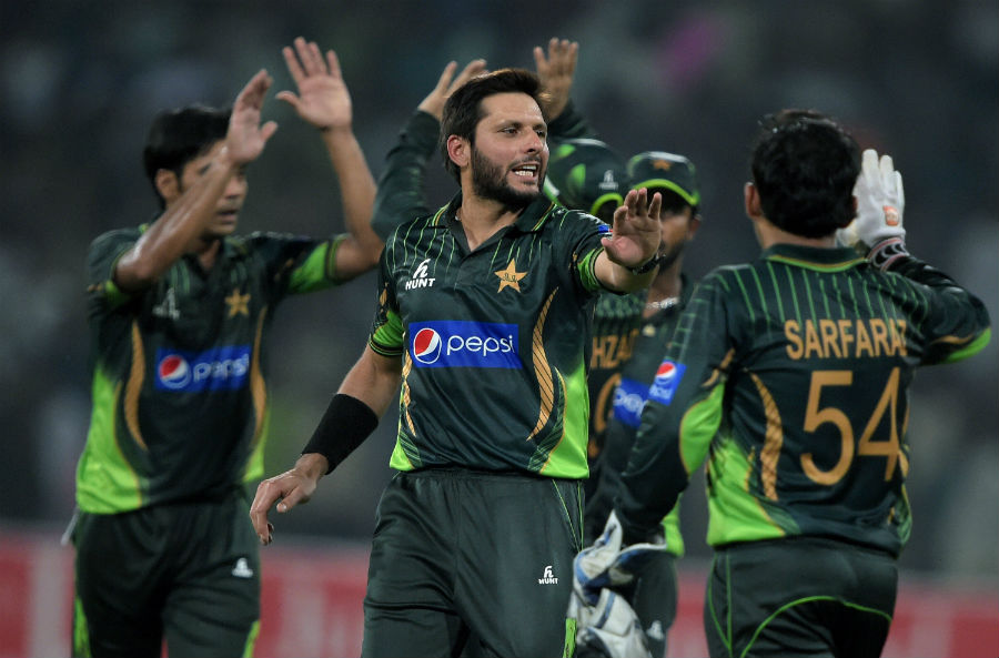 shahid afridi celebrates a wicket with his team mates photo afp