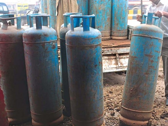 four injured in gas cylinder blast were among deceased photo qazi usman