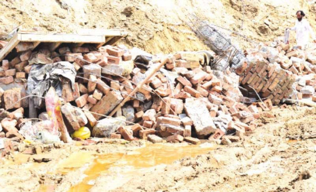 a view of the wall collapse near quaid i azam interchange photo express a view of the wall collapse near quaid i azam interchange photo express