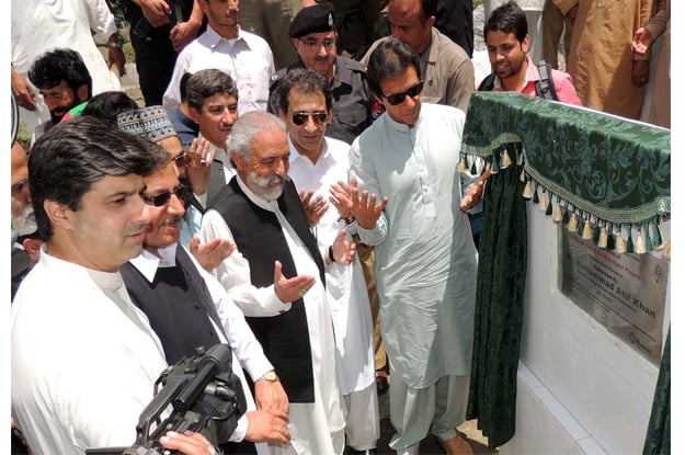 pakistan tehreek e insaf chairperson imran khan inaugurating power station in battagram photo inp