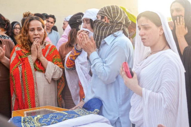 people who are transgender mourn the death of their colleague in the city photo hidayat khan express people who are transgender mourn the death of their colleague in the city photo hidayat khan express