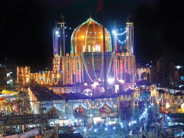 thousands turn up at urs of lal shahbaz qalandar photo shahid ali express