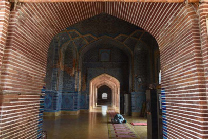 fading splendour of thatta s mughal mosque fading splendour of thatta s mughal mosque