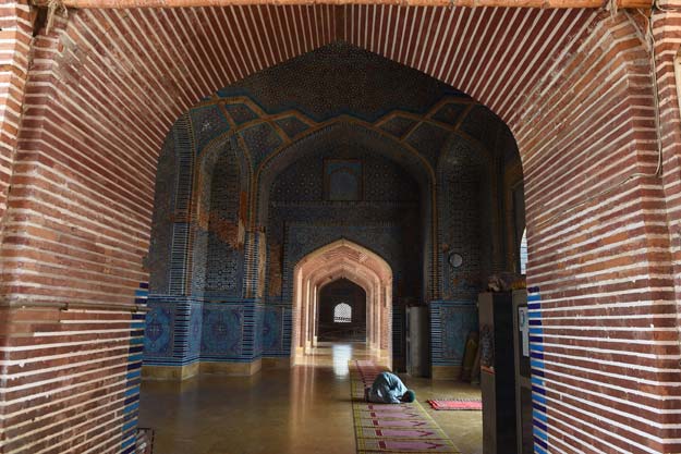 in this photograph taken on march 24 2016 a worshipper offers prayers at the historical mughal emperor shah jahan mosque in thatta sindh photo afp
