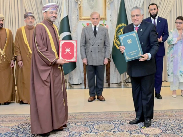 dpm ishaq dar and omani foreign minister sayyid badr pose with signed documents in islamabad as pm shehbaz sharif looks on photo app dpm ishaq dar and omani foreign minister sayyid badr pose with signed documents in islamabad as pm shehbaz sharif looks on photo app
