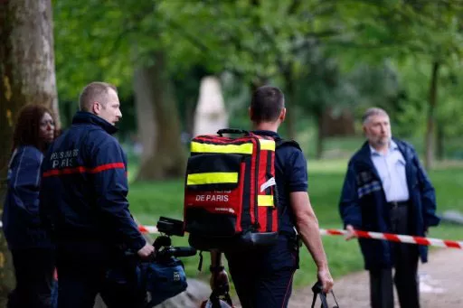 firefighters walk at the entrance of the parc monceau on may 28 2016 in paris after eleven people were struck by lightning photo afp firefighters walk at the entrance of the parc monceau on may 28 2016 in paris after eleven people were struck by lightning photo afp
