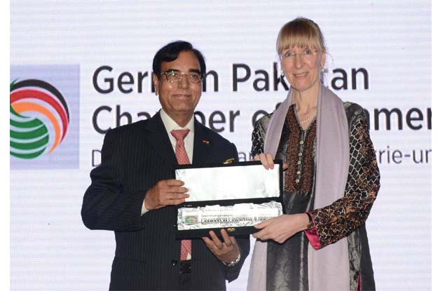 chairman german pakistan chamber of commerce and industry qazi sajid ali presenting shield to german ambassador to pakistan ina lepel photo app