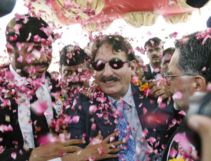pakistan 039 s then suspended chief justice iftikhar chaudhry c arrives with his supporters in chakwal in this june 16 2013 photo reuters