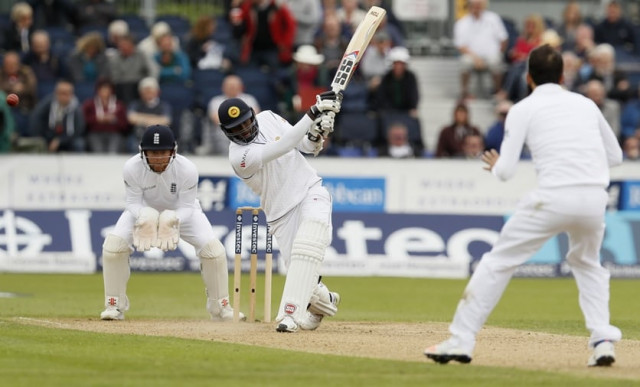 sri lanka 039 s angelo mathews hits england 039 s moeen ali for four runs on may 29 2016 photo reuters sri lanka 039 s angelo mathews hits england 039 s moeen ali for four runs on may 29 2016 photo reuters