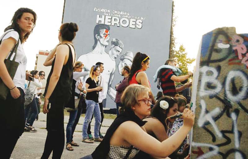a david bowie mural is seen during an unveiling ceremony to commemorate the british musician s humanitarian work during the bosnian war in sarajevo bosnia and herzegovina on may 28 2016 photo reuters