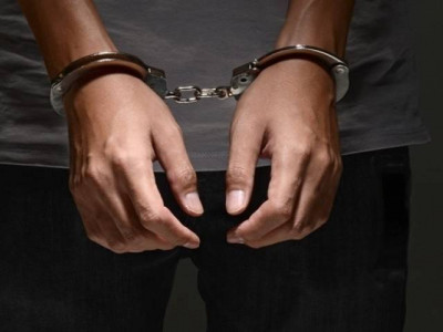 police raid suspected gang of robbers busted