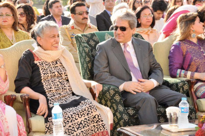 pakistani architect yasmeen lari wins japan s fakuoka prize pakistani architect yasmeen lari wins japan s fakuoka prize