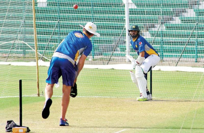 england holds no fears for pakistan says azhar england holds no fears for pakistan says azhar