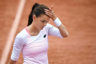 french open radwanska shown the door in fourth round
