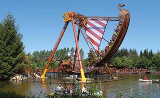 eyewitnesses say bars holding the pirate ship to the support structure broke due to overloading photo hussrides eyewitnesses say bars holding the pirate ship to the support structure broke due to overloading photo hussrides