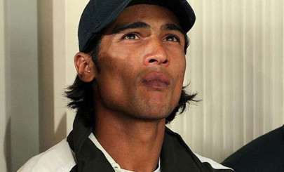 azhar ali supports amir over spot fixing scandal