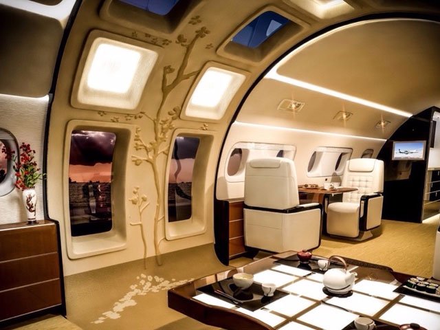 this is the first time skylights are being used on a large jet with a pressurized cabin that cruises at 35 000 feet photo embraer