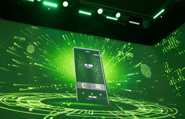 solarin comes with snapdragon 810 chip and a healthy 4gb of ram along with internal storage of 120gb with no option of memory card slot photo sarin labs solarin comes with snapdragon 810 chip and a healthy 4gb of ram along with internal storage of 120gb with no option of memory card slot photo sarin labs