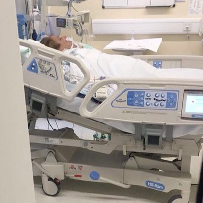 pm nawaz sharif in icu photo twitter maryamnsharif