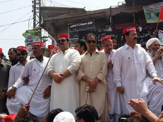 anp leader aiamal asfandyar wali khan leading the demonstration photo online anp leader aiamal asfandyar wali khan leading the demonstration photo online